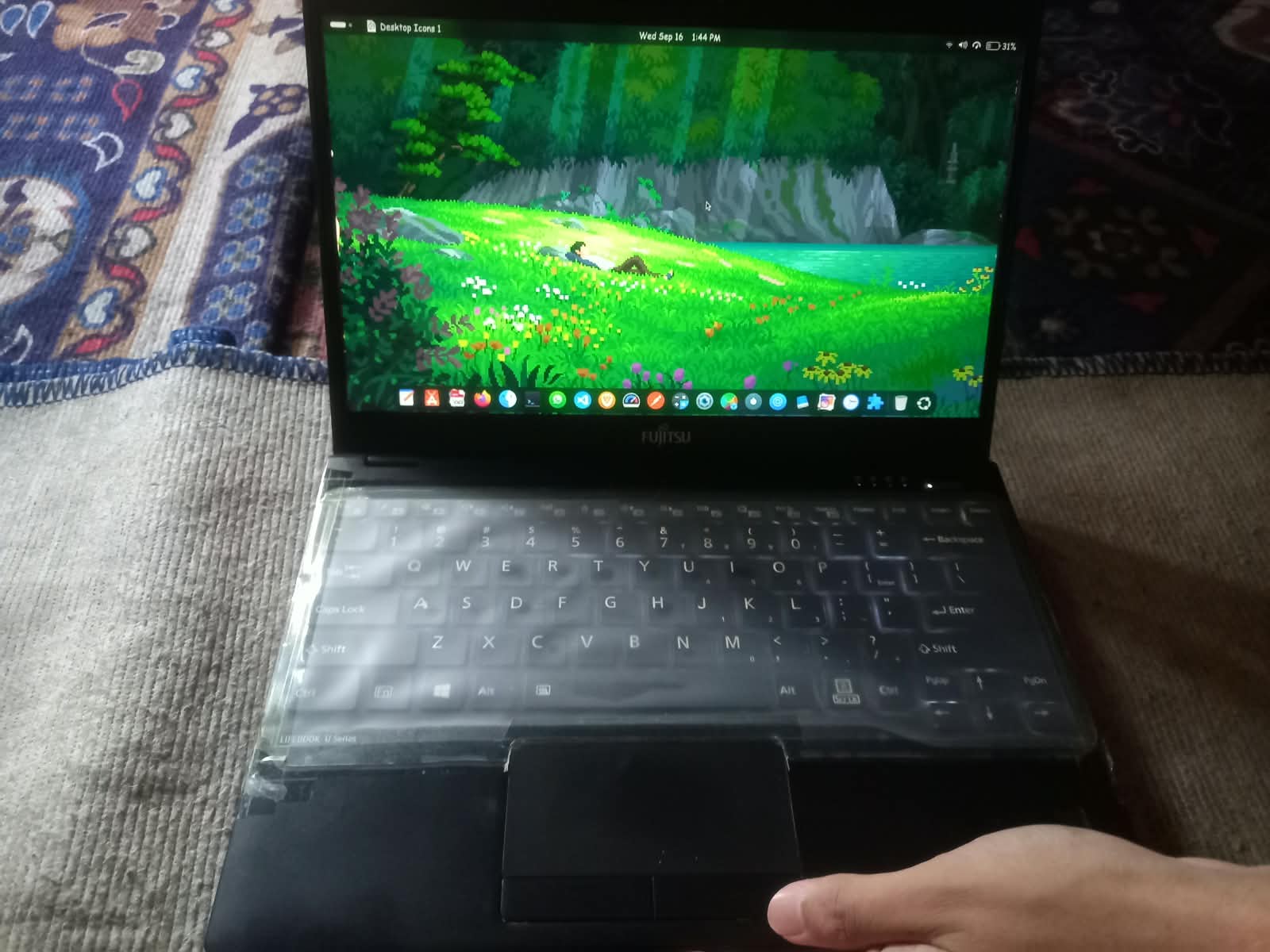 Fujitsu Lifebook U939 tampak lain